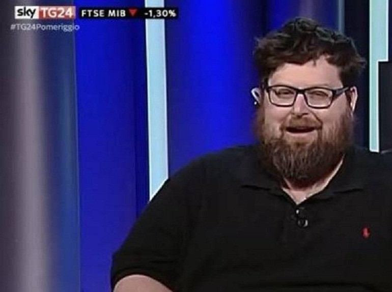 Mario Adinolfi: "Pd in piazza contro il reddito, poi vanno con lo yacht a Ponza..."