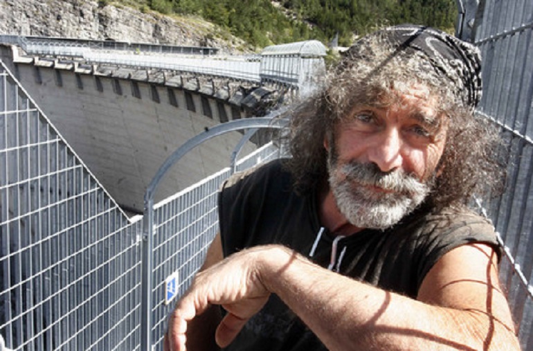 Mauro Corona: "Sono diventato sovranista. Salvini fa bene ad attaccare Juncker" (foto Ansa)