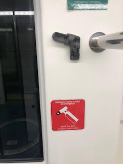 Microchip di sicurezza nei vagoni Metro? A Milano cartelli ma non martelli