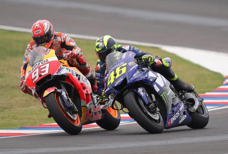 MotoGp Thailandia griglia di partenza, Marquez in pole. Valentino Rossi torna a brillare