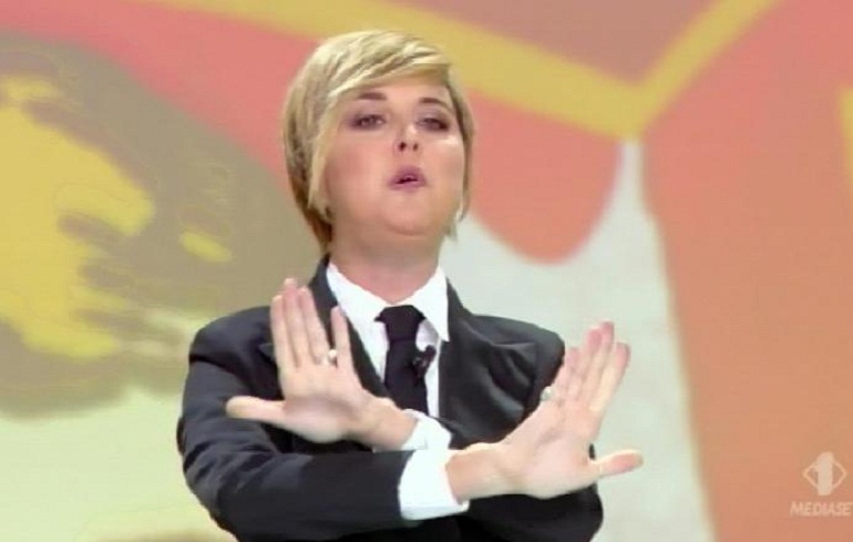Nadia Toffa torna alle Iene. L'ovazione in studio