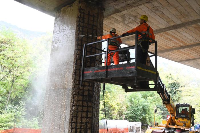 Strada dei Parchi (A24-A25), Mit: "Limitare il traffico pesante". Sospesa la linea ferroviaria Sulmona-Avezzano