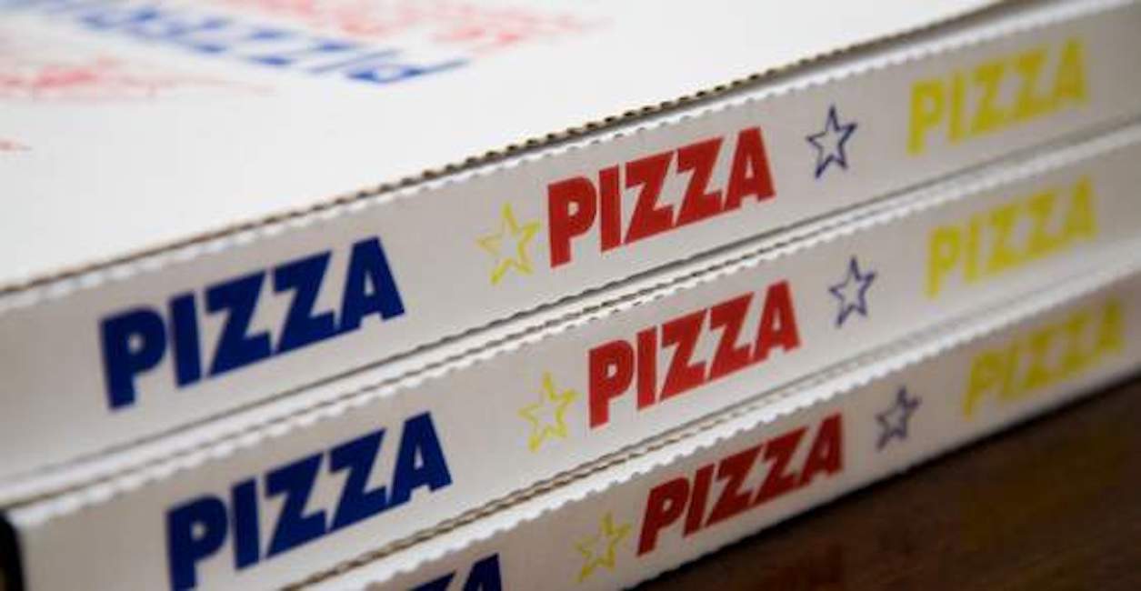 Vincenzo Violetti, prof arriva primo al concorso ma consegna le pizze. "Al ministero sono il 3071. Mi vergogno"