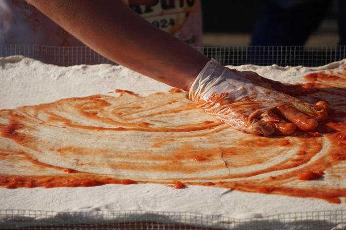 Tempio Pausania, la pizzeria non assume africani perché i clienti non gradiscono