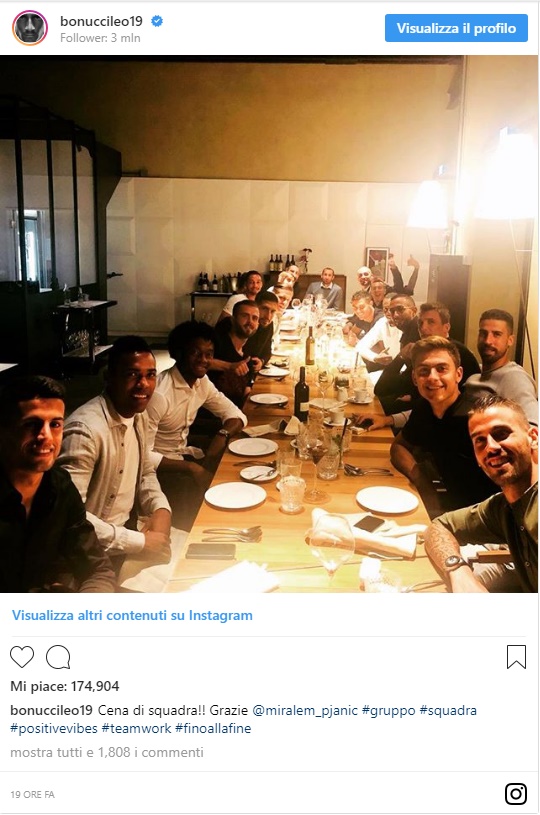 Juventus, cena di squadra. Bonucci scherza