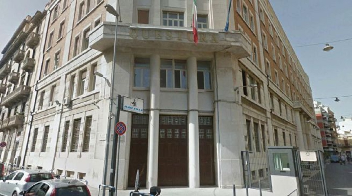 Bari, poliziotto si uccide in Questura: ha usato la pistola di ordinanza