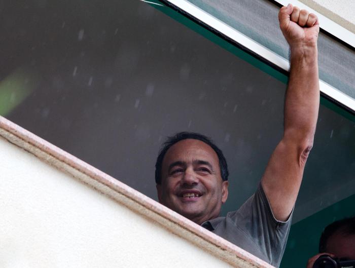 Domenico Lucano, a Riace 4mila manifestanti: "Siamo tutti clandestini"