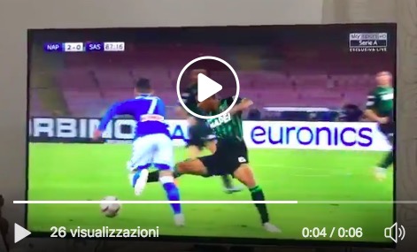 Rogerio espulso per questo fallo su Callejon in Napoli-Sassuolo VIDEO