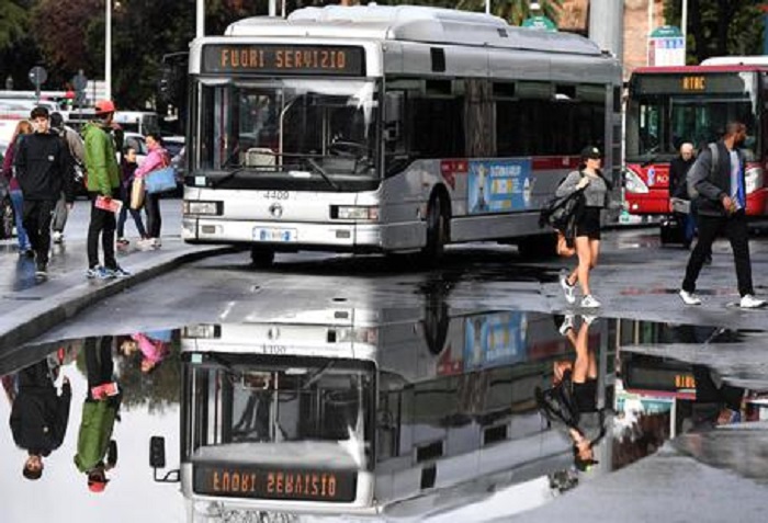 Roma: allerta meteo e scuole chiuse, ma non piove. Il paradosso: quando invece grandina...