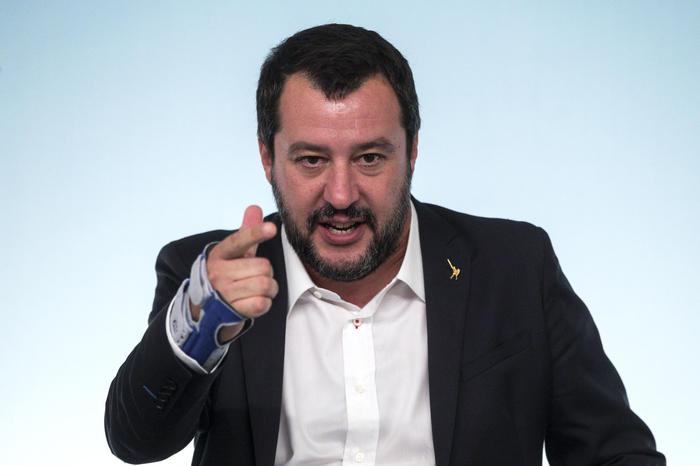 Salvini conia, dopo quella di necessità, l'evasione fiscale... di sfiga