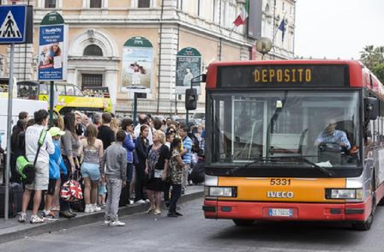 Sciopero trasporti 12 ottobre Roma: orari e fasce garantite (foto Ansa)