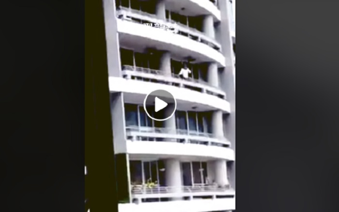 Selfie mortale: perde l'equilibrio e cade dal 27esimo piano VIDEO
