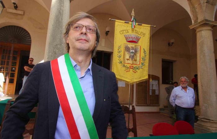 Vittorio Sgarbi: Berlusconi annulla la visita a Sutri, lui lascia Forza Italia