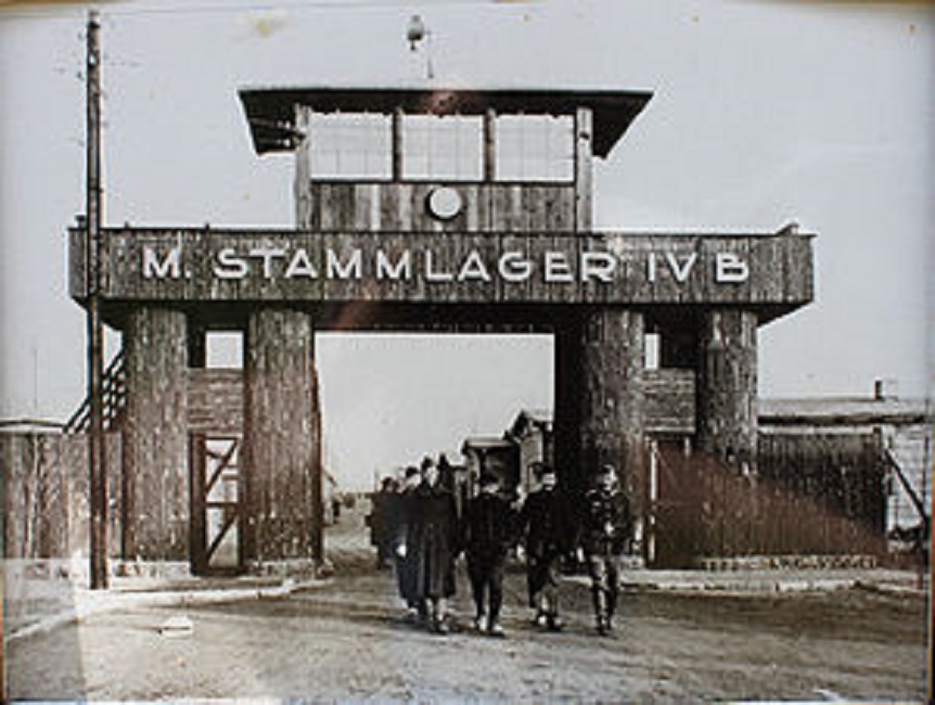 Stalag IV-B, una fotocamera nascosta nella Bibbia ha fotografato l'orrore nel campo di prigionia nazista