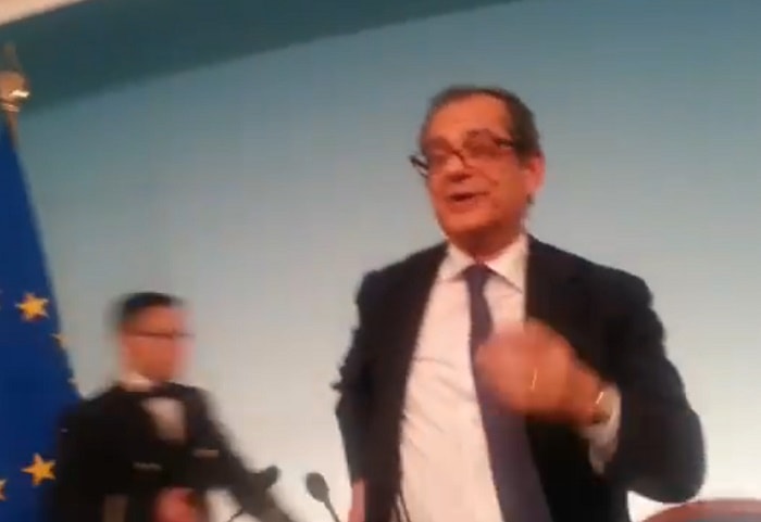 ministro tria portato via