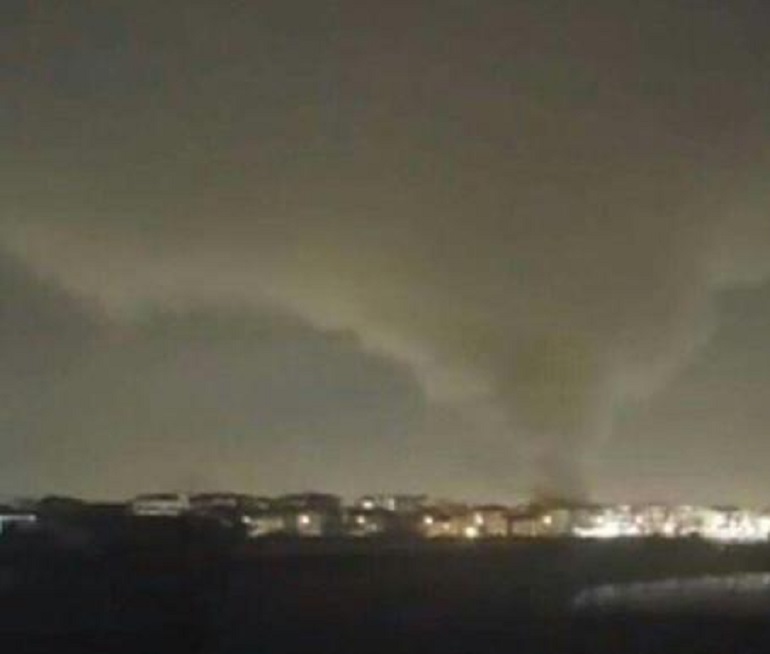 Tromba d'aria a Milano: mulinelli d'aria anche nella zona della Stazione Centrale (foto d'archivio Ansa)