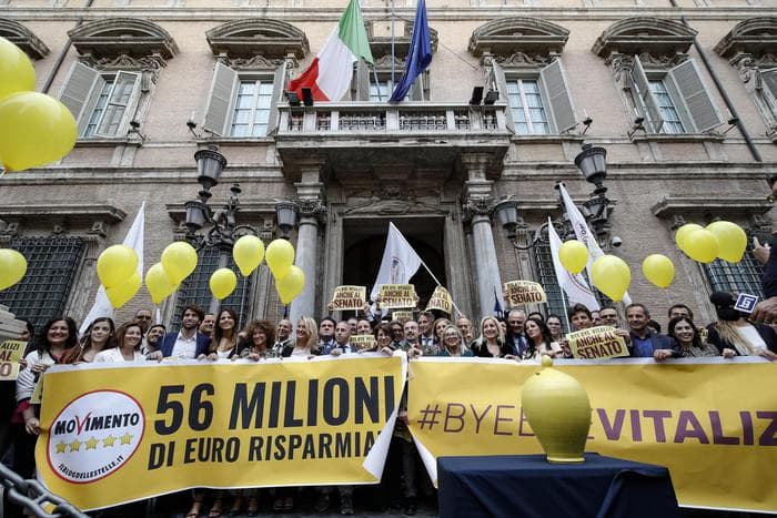 Vitalizi, anche al Senato via libera al taglio. M5s esulta