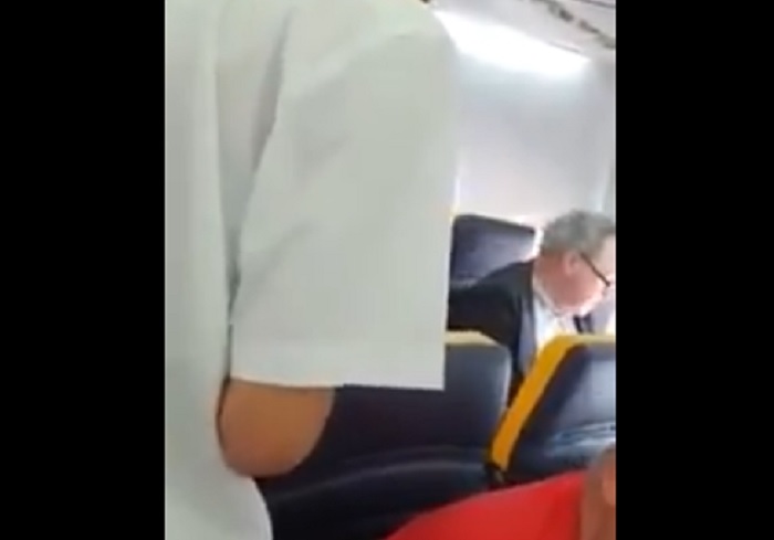 Insulti razzisti sul volo Ryanair, VIDEO virale sul web