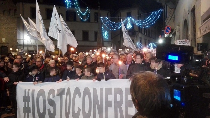 Fredy Pacini folla fiaccolata