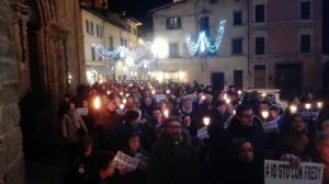 Fredy Pacini uccide ladro: folla a fiaccolata in suo sostegno2