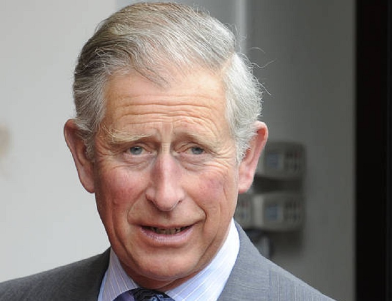 Aston Martin, il principe Carlo usa carburante fatto col vino bianco (foto Ansa)