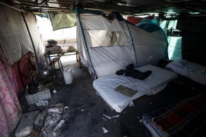 Roma, ruspe in azione per lo sgombero del centro Baobab