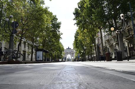 Milano, omicidio all'Arco della Pace: senzatetto ucciso con una bicicletta