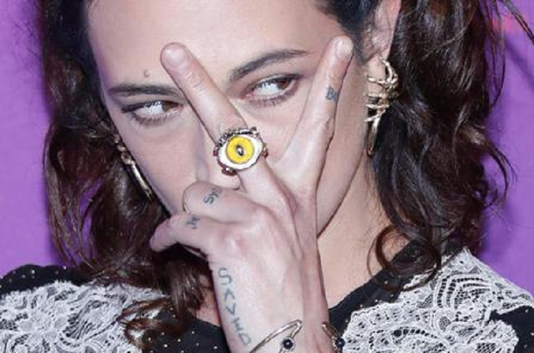 Asia Argento, madre preoccupata per la storia con Corona. Lei risponde: "Fottiti tr…" (foto Ansa)