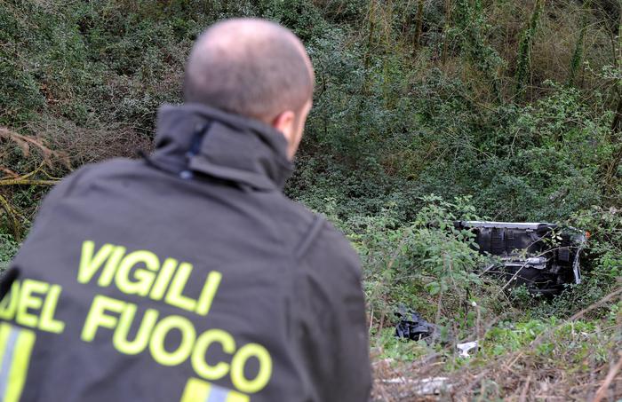 San Giovanni Bianco (Bergamo), auto nella scarpata: ferito bambino di 3 anni