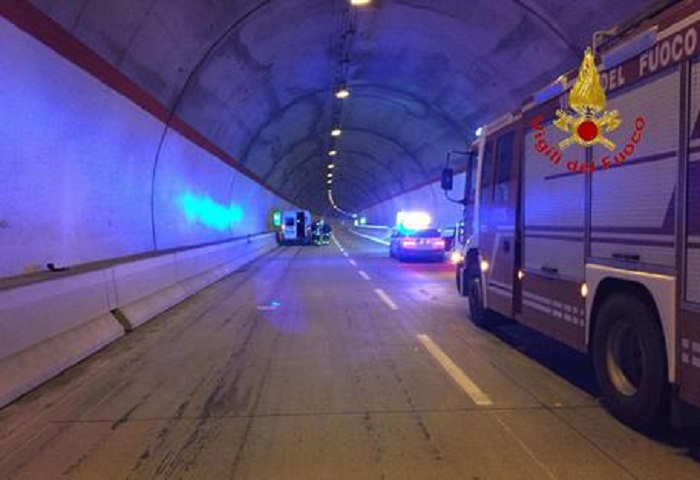 Serravalle di Chienti: incidente in galleria, squadra di basket all'ospedale