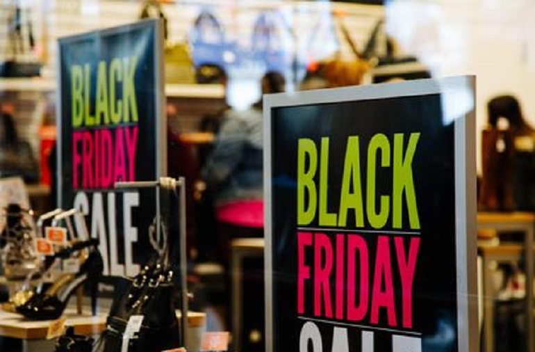 Black Friday 2018, tutte le offerte: MediaWorld, Zara, RyanAir... (foto Ansa)