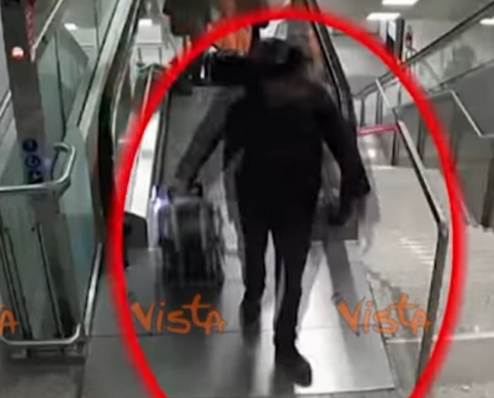 Borseggiatore in azione all'aeroporto di Fiumicino
