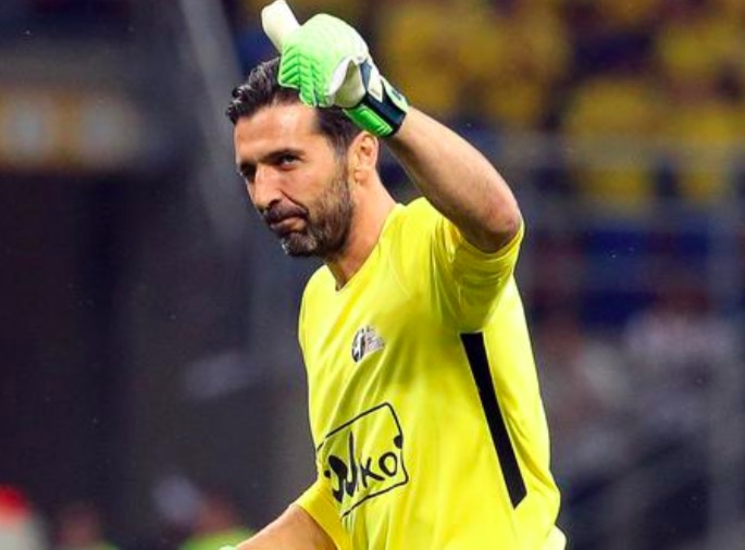 Napoli-Psg, Buffon subissato dai fischi del San Paolo