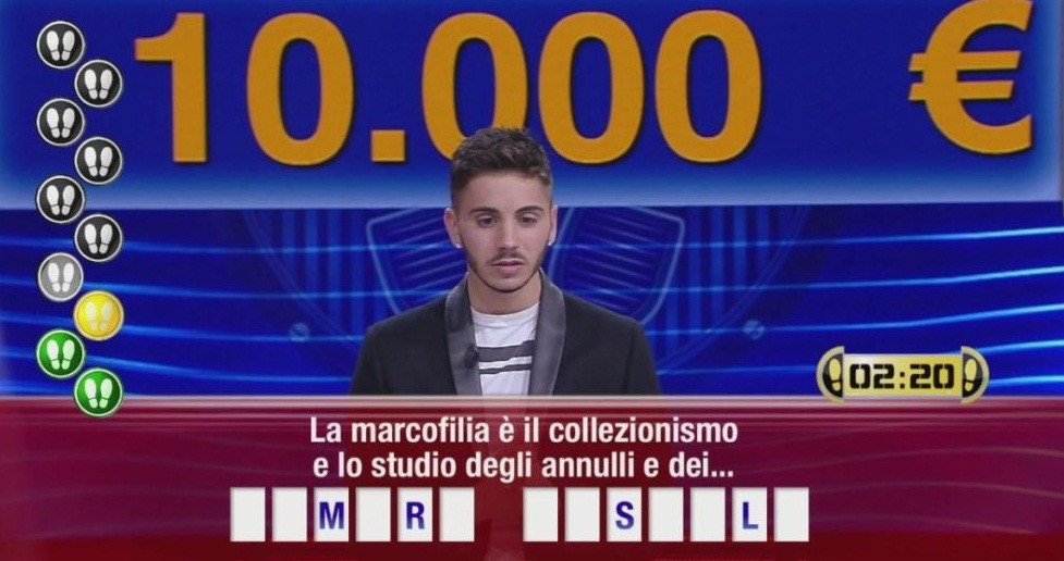 Caduta Libera, Gerry Scotti e il campione Nicolò Scalfi. "Lo aiuta ogni sera...". La teoria del complotto su Twitter