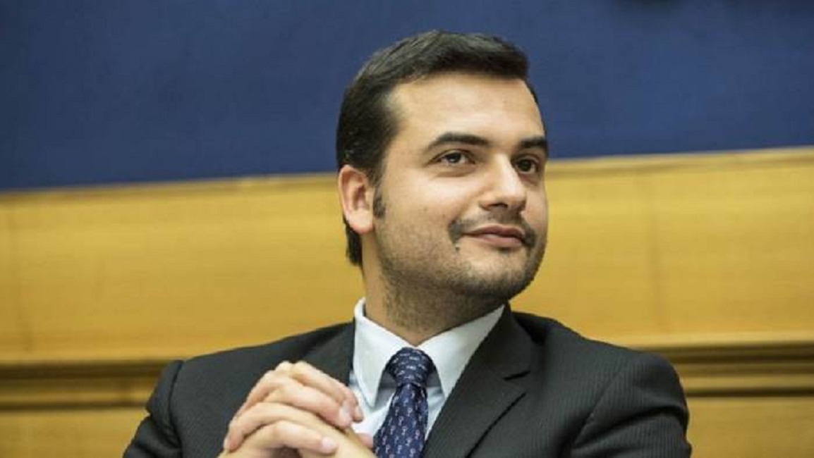 Carlo Sibilia, l'ultima gaffe: "Dio creò il mondo in tre giorni"