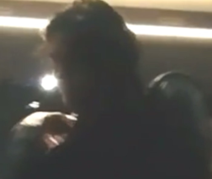 Cavani saluta tifosi Napoli