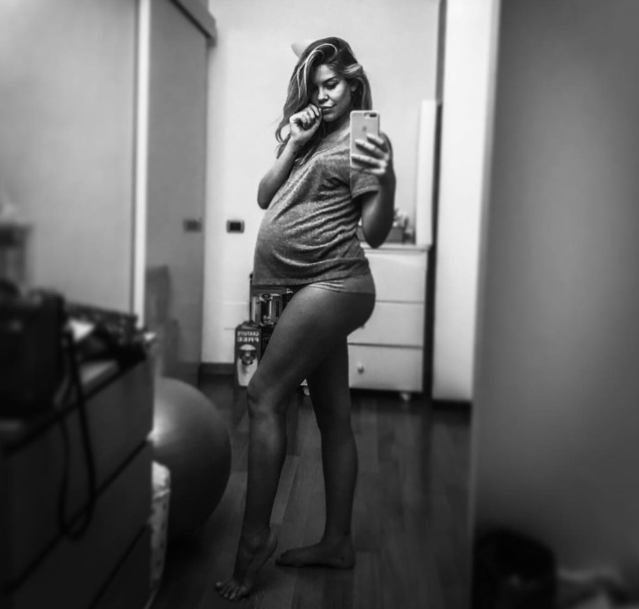 Costanza Caracciolo incinta, critiche sui social: "Sei ingrassata troppo"