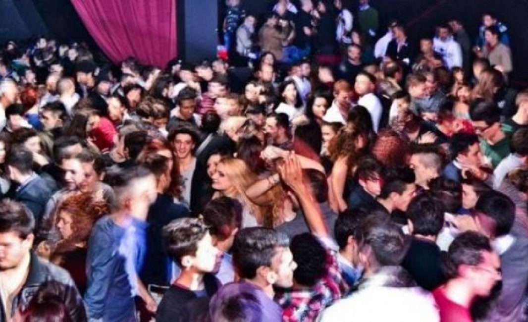 Cermenate, spintone in discoteca: 17enne accoltellato, ferito un 20enne. Due minorenni arrestati