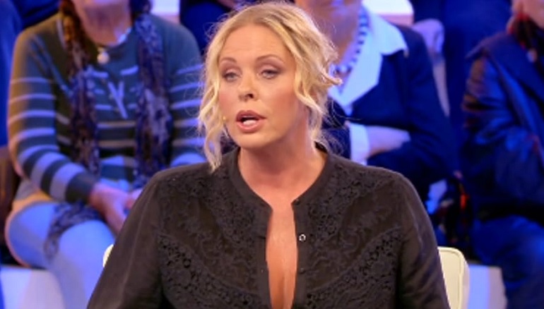 Ela Weber furiosa: "Jane Alexander? Non sono lesbica"