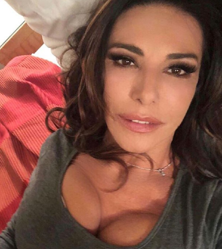 Emanuela Folliero: "L'altro giorno un extracomunitario mi ha chiesto: Bella bocca, p... gratis?" (foto Instagram)