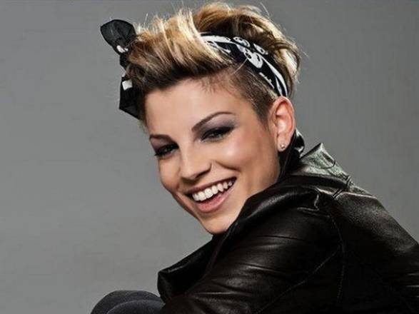 Emma Marrone a Verissimo si commuove: "Le ferite che mi fanno più male non si vedono"