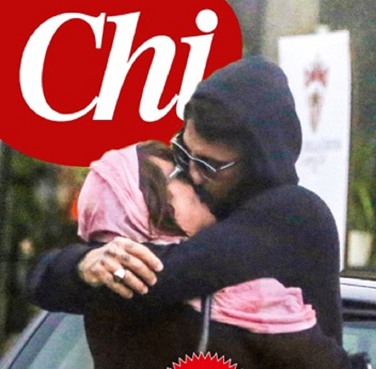 Asia Argento bacia Fabrizio Corona, la foto di Chi. Lei: "Ecco come ci siamo conosciuti"