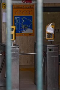 Napoli, il personale è in malattia e la funicolare chiude in anticipo7