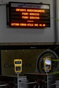 Napoli, il personale è in malattia e la funicolare chiude in anticipo6