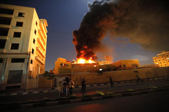 Gaza: blitz delle forze speciali israeliane, uccisi capo di Hamas e sei militanti. Erano travestiti da donna