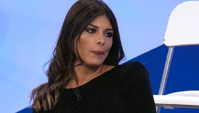 Uomini e donne, Giulia Cavaglia e la foto "a luci rosse"