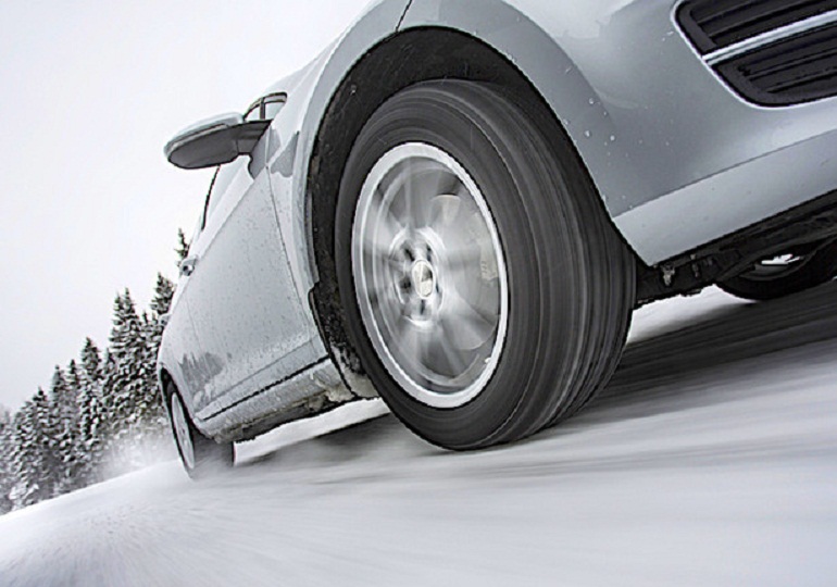 Pneumatici invernali 2018/2019, quando e dove? L'elenco delle strade ANAS-AUTOSTRADE (foto Ansa)