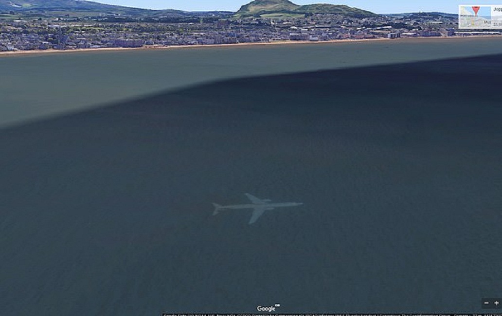 Edimburgo, su Google Earth spunta un aereo sommerso. Mistero1