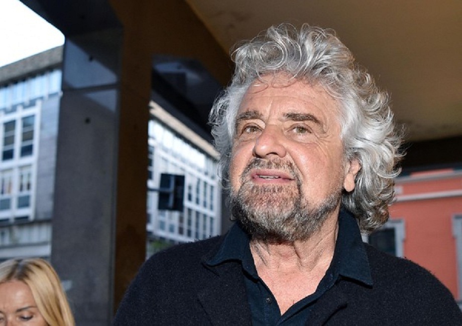 Beppe Grillo: "Alberi caduti tutti uguali, come l'Ikea. Non credete ai cambiamenti climatici". Ira di Veneto e Trentino
