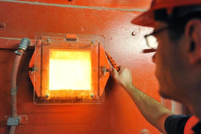 Inceneritori, zuffa M5S-Lega. Roberto Fico: "Mai in Campania". Salvini: "Lì i bambini respirano m..."